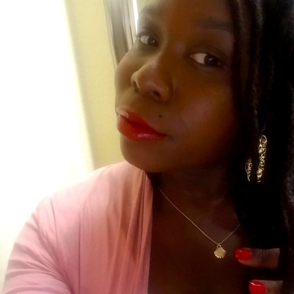 Meet your Posher, Liz - Picture 1 of 1